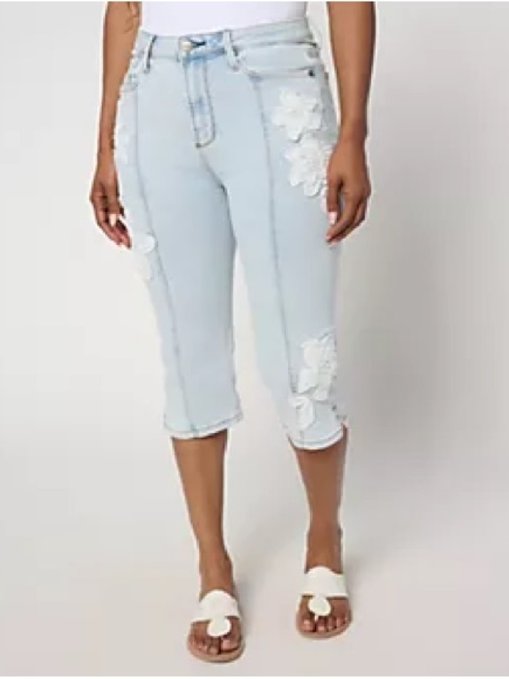 Driftwood Jeans Embroidered Clam Digger Capri - Petunia Size 2
